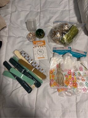 Bundle of Holiday Items and Decore - Easter / Christmas